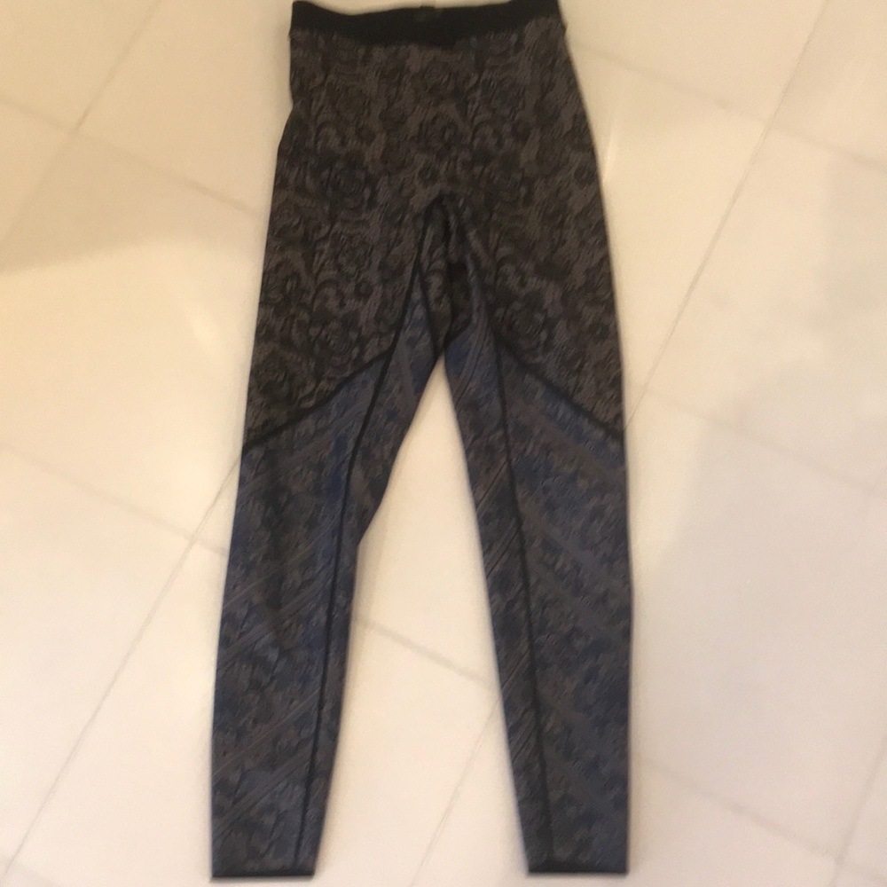 Ultracor ultra silk leggings. Size Small